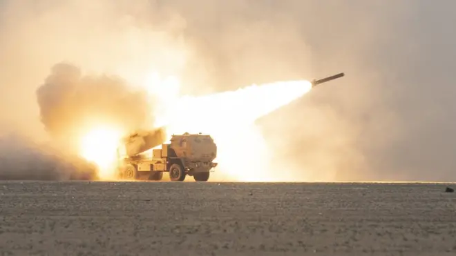 M142 HIMARS дає ракетний залп