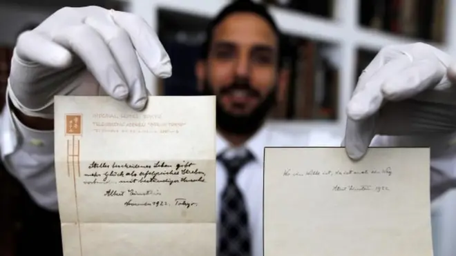 Гэл Виннер, владелец аукционного дома "Виннер" с записками Альберта Эйнштейна