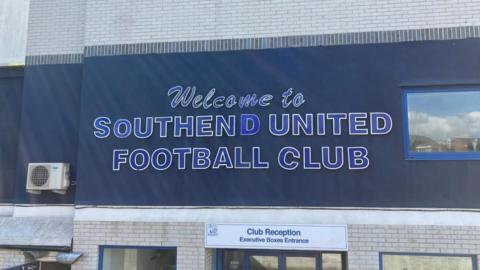 Sign saying 'welcome to Southend United Football Club'