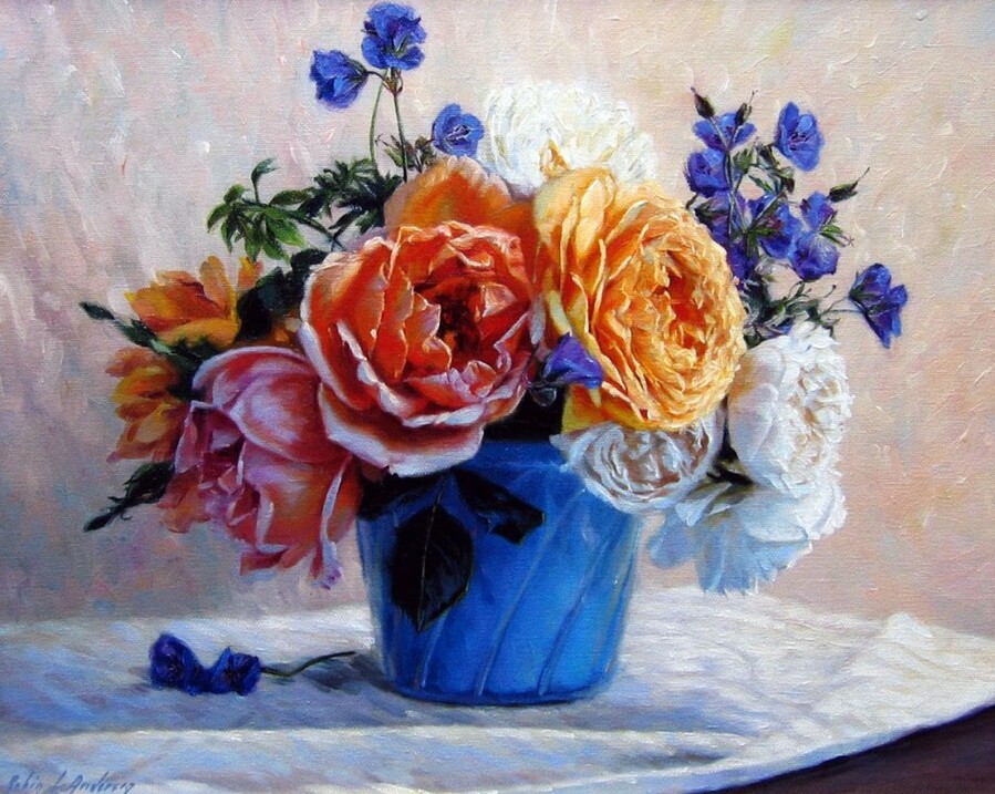 Blue_pot_with_orange_and_white_roses_yapfiles.ru.jpg