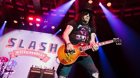 Slash bei einem Konzert