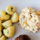 Cinco recetas de ensaladilla rusa para aprovechar este plato fresquito, fácil de hacer y que seduce a todos los gustos en los últimos días de verano