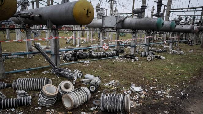 A view shows a high-voltage substation of Ukrenergo damaged by a Russian military strike, amid Russia's attack on Ukraine, in an undisclosed location in central Ukraine November 10, 2022. / Photo: Reuters Archive