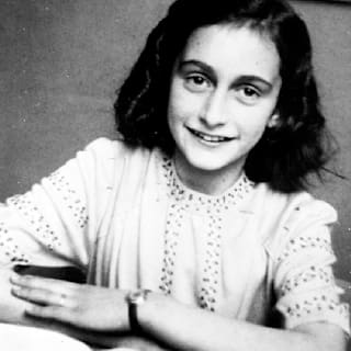 Polizei ermittelt: Jugendliche verbrennen „Das Tagebuch der Anne Frank“