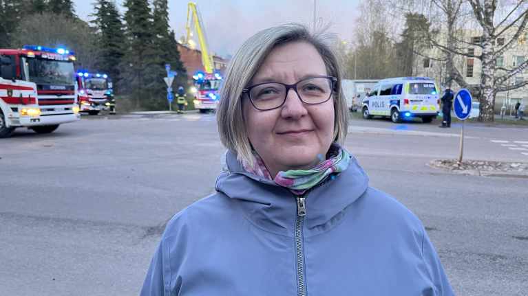 Tarja Hoffström Espoon koulupalon edustalla. 