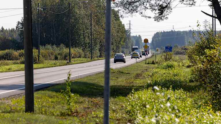 Liikennettä valtatiellä 15.