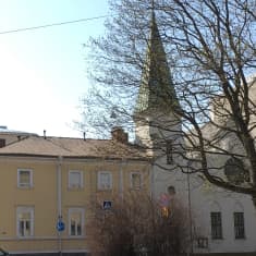 Vasa baptistkyrka finns i stadsmiljö.