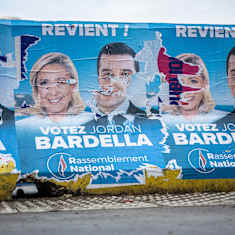 Julisteita, joissa ovat Marine Le Penin ja Jordan Bardellan kasvot.