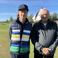 Golfinstruktör Richard Fant och Torolf Höglund från Vörå Golf.