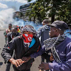 Demonstranter springer på gatorna i Kenyas huvudstad Nairobi.