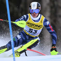 Eduard Hallberg åker slalom i VM 2023.