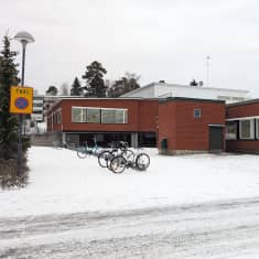 Lopen yhtenäiskoulun rakennus.