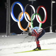 Jarl Magnus Riiber olympialaisten suurmäen kilpailun hiihto-osuudella.