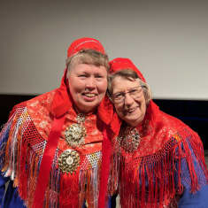 Marja-Liisa Laiti ja Anja Kaarret ovat iloisia kulttuuripalkinnon saajia.