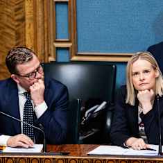 Photo shows Prime Minister Petteri Orpo (NCP) and Finance Minister Riikka Purra (Finns) in parliament.