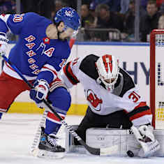 Kaapo Kähkönen debuterade för New Jersey Devils.