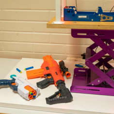 En teststation vid tullaboriatoriet. Här kontrolleras det att importerade leksavapen är säkra för barn. 