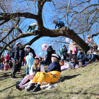 Första maj firande i Kajsaniemiparken.