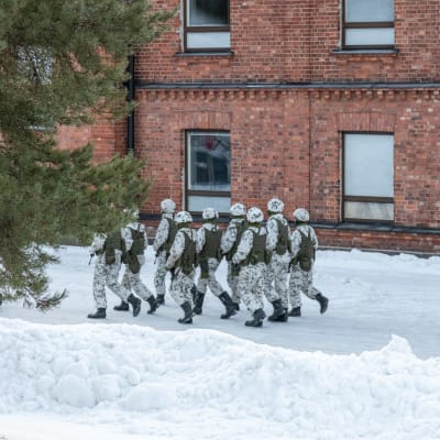 Marscherande beväringar på nylands brigad.