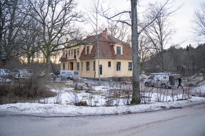 Stort hus i gammal stil.