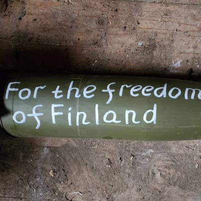 En granat med texten For the freedom of Finland.