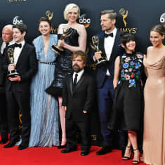 Game of Thrones -sarjan näyttelijät lavalla.