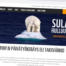 Kuvakaappaus WWF:n nettisivuilta, valokuvassa jääkarhuja pienellä lautalla