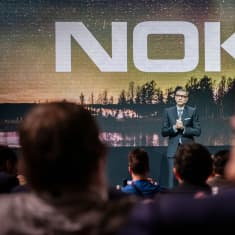 Toimitusjohtaja Rajeev Suri esittelee Nokian uusia tuotteita Barcelonassa helmikuussa 2019.