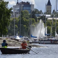 Kesäinen näkymä Saimaalta Lappeenran satamaan.