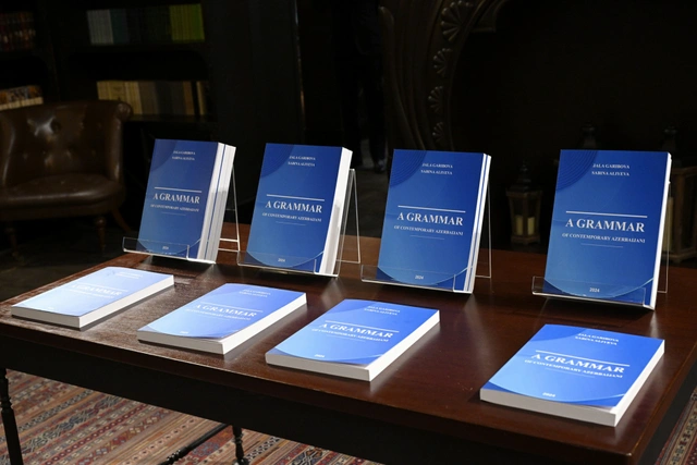 В Бакинском книжном центре состоялась презентация учебника "A grammar of contemporary Azerbaijani"