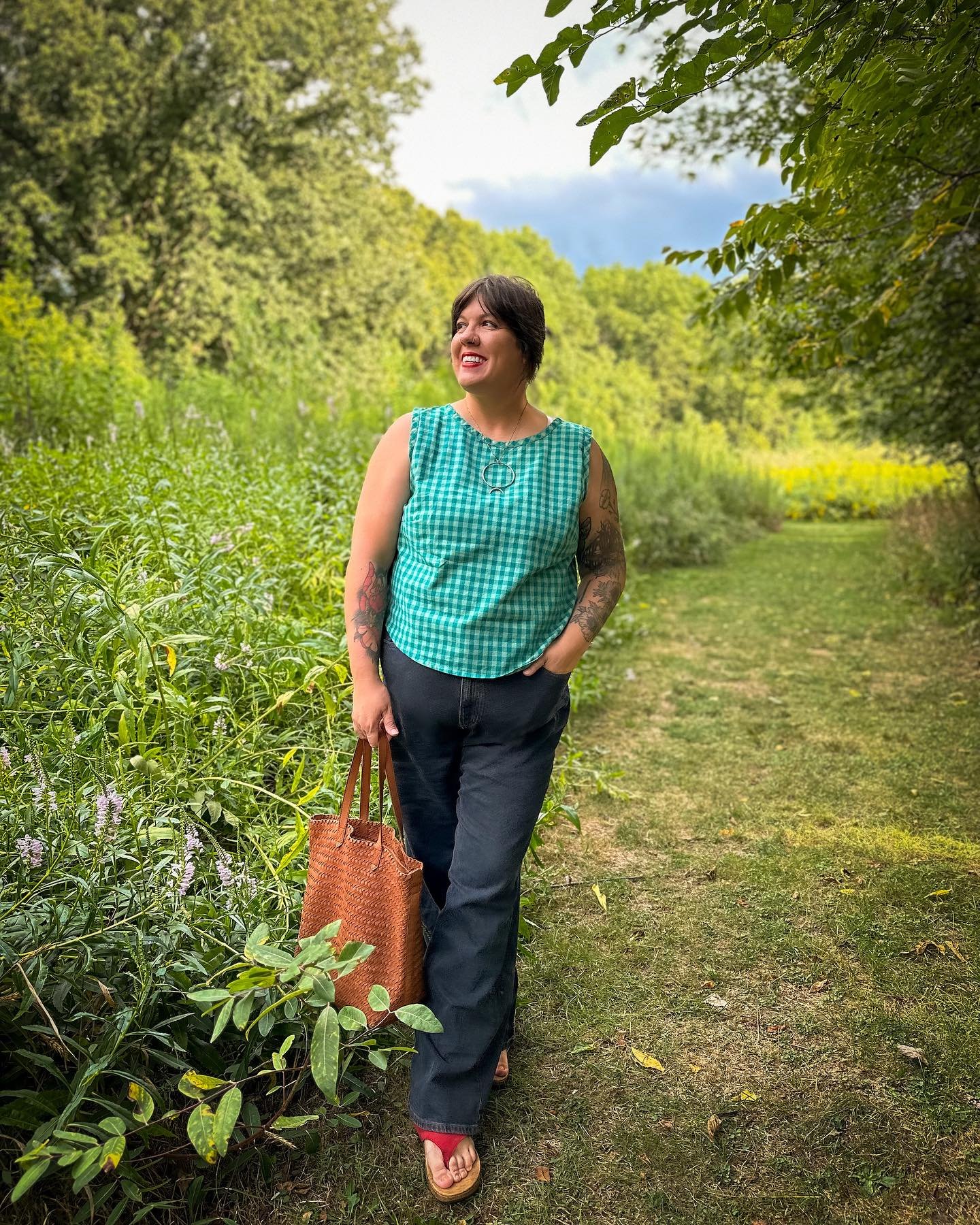 For our Gemma pattern update, Jessica  made three versions of the pattern, including this summery teal cotton check Gemma tank (I&rsquo;ll post the other two tomorrow). She chose the higher jewel neckline and I love the &ldquo;endless summer&rdquo; v