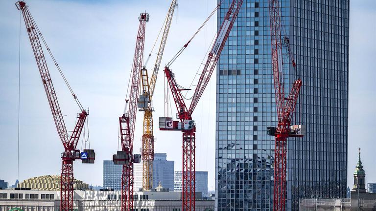 Großraumbüro Angestellte Mitarbeiter Stress am Arbeitsplatz, Berlin.