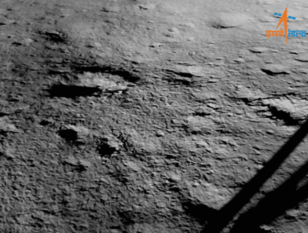 Астероїди "приносять" на Місяць багато корисних металів / фото Indian Space Research Organisation
