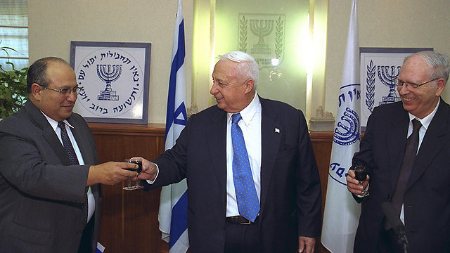 Dagan and Sharon (Photo: Yaakov Sa'ar, GPO)