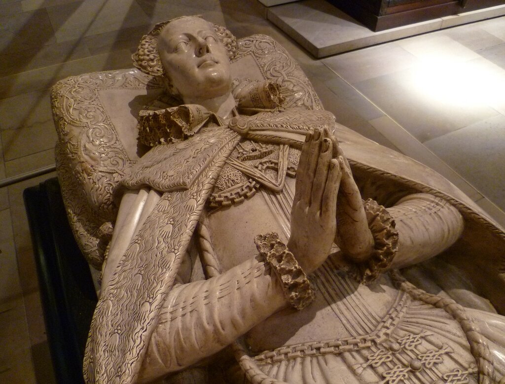 Tomb_effigy_of_Mary,_Queen_of_Scots_(copy).jpg