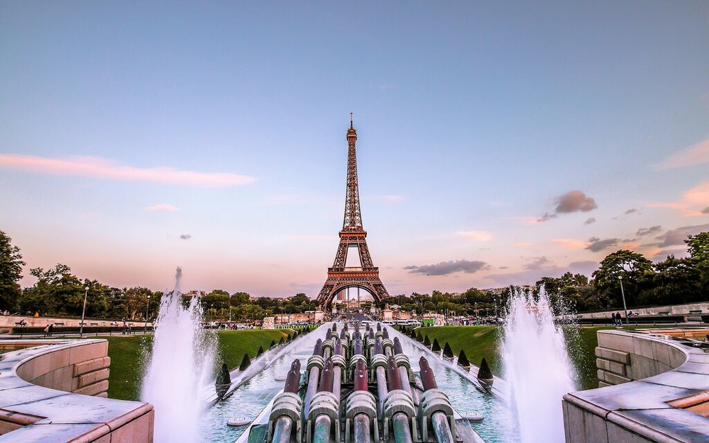 eiffel_tower_paris_gold_evening_france_fountain_97378_3840x2400.jpg