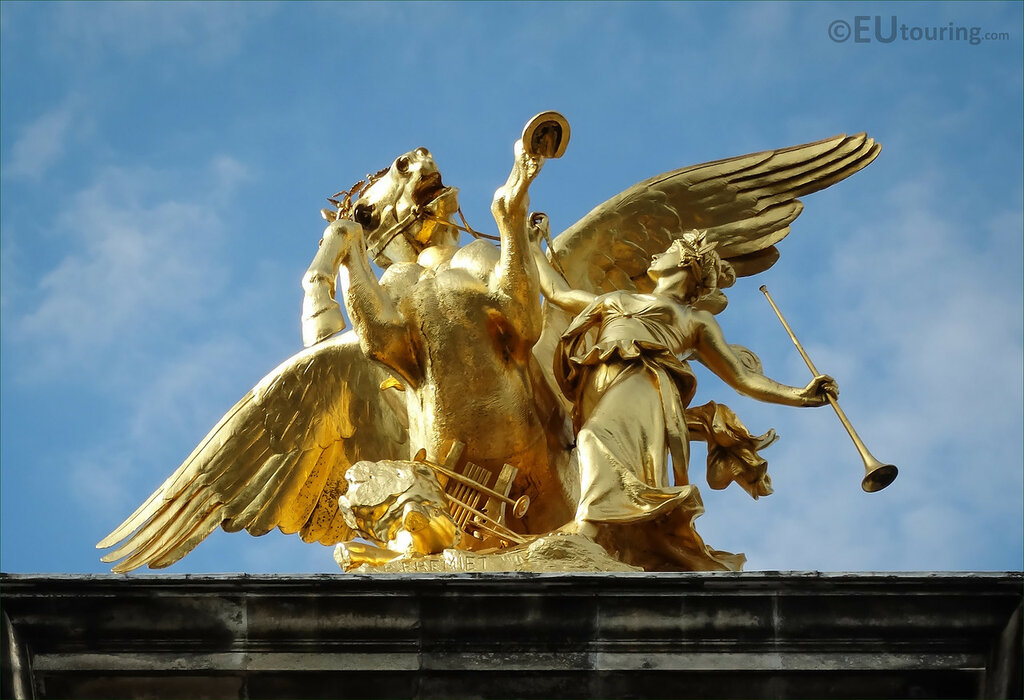 statues_in_paris_m15_DSC07093_lrg.jpg