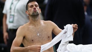 Djokovic ha seguit fent morrets quan s'ha canviat de roba en el descans entre sets