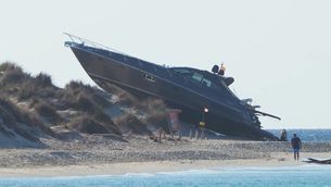 Un iot descontrolat s'encasta en una duna de la platja de s'Espalmador de Formentera