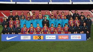 Roura i Brau, en la foto d'equip del Barça 2011-2012, l'única en què van coincidir Guardiola a la banqueta i Rosell a la llotja