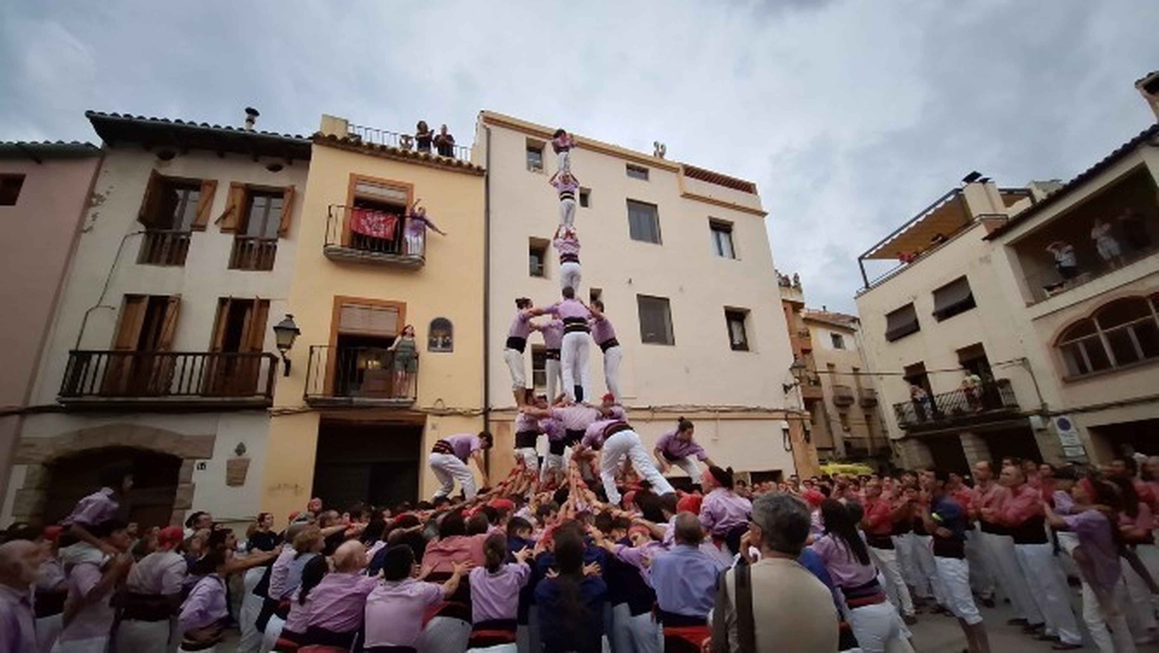 Protagonisme dels castells de 8 en l'inici del juliol