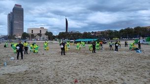 70.000 persones a les platges de Barcelona per celebrar la revetlla de Sant Joan