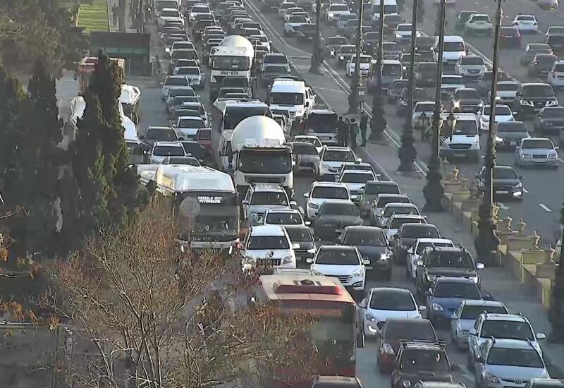 Sürücülərin NƏZƏRİNƏ: Bu yollarda tıxac var