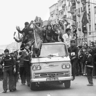 Revolution des Oeillets; (add.info.: Demonstration in Lisbon Portugal during the Carnations Revolution may 01, 1974 end of the Salazar's regime
1er mai 1974, manifestation a Lisbonne Portugal pendant la Revolution des Oeillets (25 avril 1974), fin du regime de Salazar)