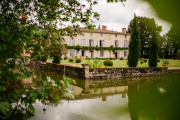 La grande demeure du Domaine de la Partoucie a été reconstruite en granit au XVIIIᵉ siècle.