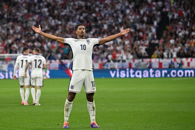 Jude Bellingham célèbre son but inscrit lors du match de l’Euro 2024 entre l’Angleterre et la Serbie à la Veltins-Arena, à Gelsenkirchen, en Allemagne, le 16 juin 2024.