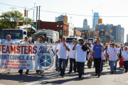 Le syndicat des routiers américains lors de la parade de la Fête du travail, à Detroit (Michigan), le 2 septembre 2024.