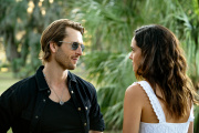 Gary Johnson (Glen Powell) et Madison (Adria Arjona), dans « Hit Man », de Richard Linklater.