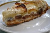 Торт на сковороде с яблоками и изюмом