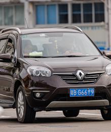 Белые и черные автомобили лидируют на рынке подержанных машин в России